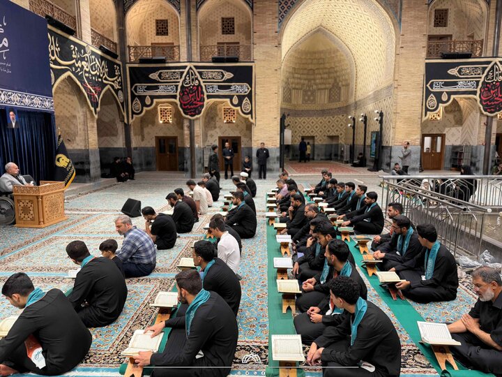 تقرير مصور/ العتبة الحسينية تقيم محفلا قرآنيا عند مرقد شهيد الأمة الإمام الخامنئي (ره) في حرم الإمام الرضا(ع)