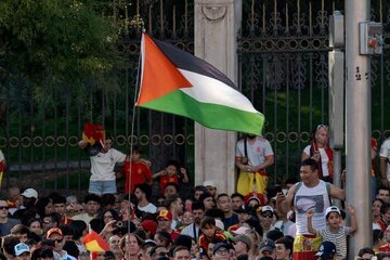 Galit ng mga Zionist sa Simbolikong Kilos ng mga Tagahanga ng Espanya sa Pagdiriwang ng World Cup Championship