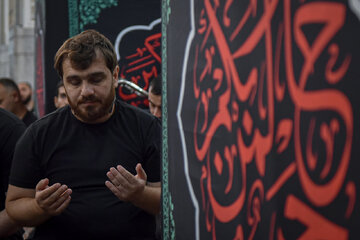 Informe fotográfico | Peregrinos de Azerbaiyán visitan el Santuario del Imam Alí ibn Musa ar-Rida (PB)