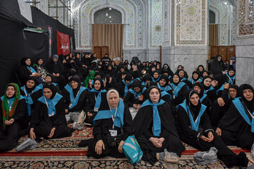 Informe fotográfico | Peregrinos de Azerbaiyán visitan el Santuario del Imam Alí ibn Musa ar-Rida (PB)