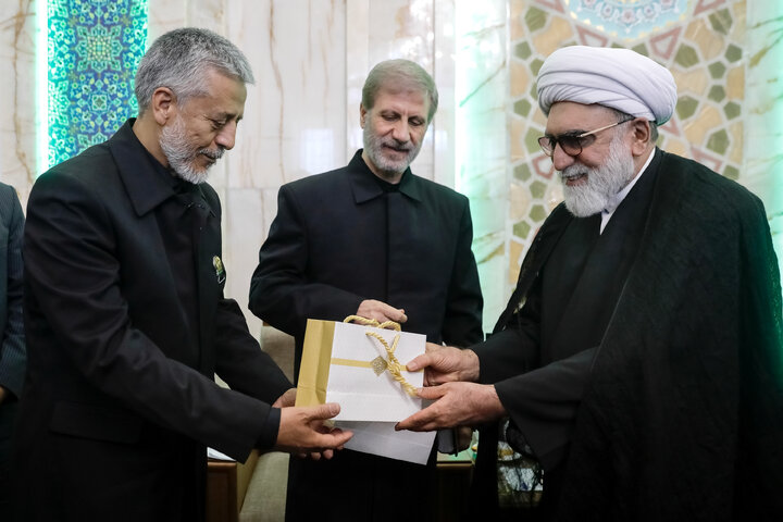 Photos: Commander-in-Chief of Iran Army Meets Custodian of Astan Quds Razavi