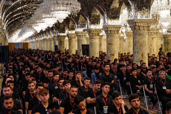 تقرير مصور/ الزعيم زاكزاكي يدعو زوار أربعينية الإمام الحسين (ع) إلى التحلّي بالأخلاق الإسلامية، وإخلاص النية