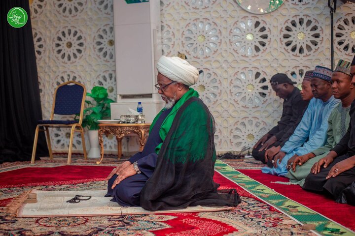 تقرير مصور/ الزعيم زاكزاكي يدعو زوار أربعينية الإمام الحسين (ع) إلى التحلّي بالأخلاق الإسلامية، وإخلاص النية