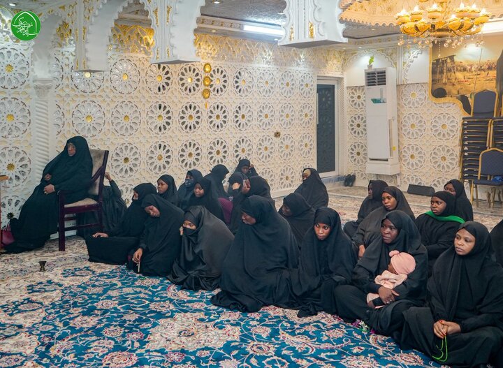 تقرير مصور/ الزعيم زاكزاكي يدعو زوار أربعينية الإمام الحسين (ع) إلى التحلّي بالأخلاق الإسلامية، وإخلاص النية