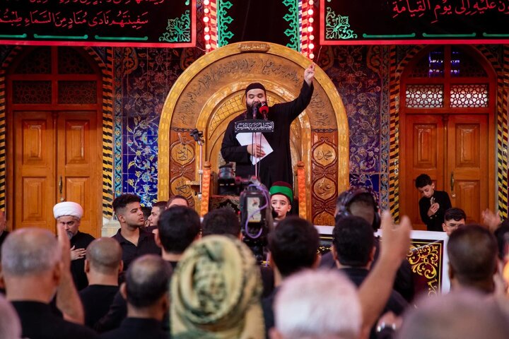 عکس خبری/ عزاداری روشندلان در حرم امام حسین(ع)