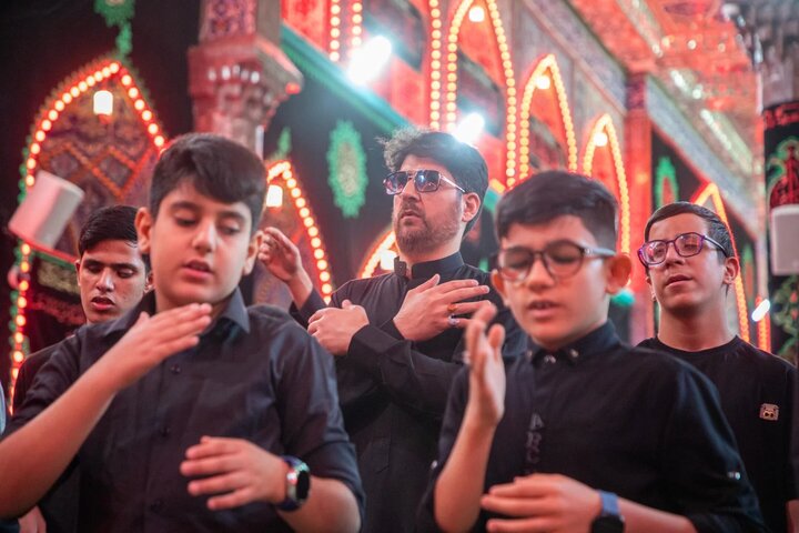 عکس خبری/ عزاداری روشندلان در حرم امام حسین(ع)