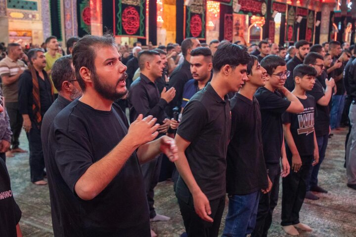 عکس خبری/ عزاداری روشندلان در حرم امام حسین(ع)