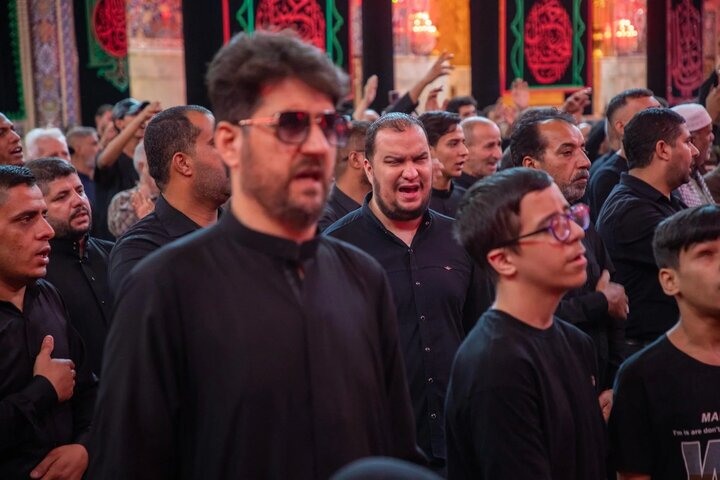 عکس خبری/ عزاداری روشندلان در حرم امام حسین(ع)