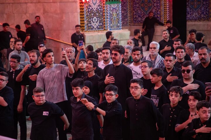 عکس خبری/ عزاداری روشندلان در حرم امام حسین(ع)