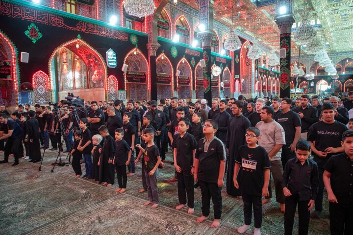 عکس خبری/ عزاداری روشندلان در حرم امام حسین(ع)