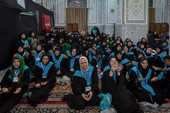 Informe fotográfico | Peregrinos de Azerbaiyán visitan el Santuario del Imam Alí ibn Musa ar-Rida (PB)