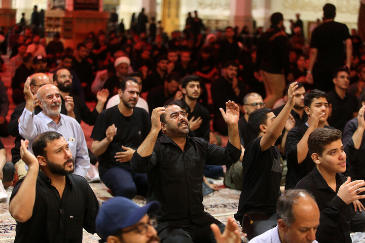 Rapora Wêneyan | Çavên ziyaretvanên Kerîma Ehlê Beyt (s) ji ber şehîdbûna stemkar a Kerîmê Ehlê Beyt (s) giriyan