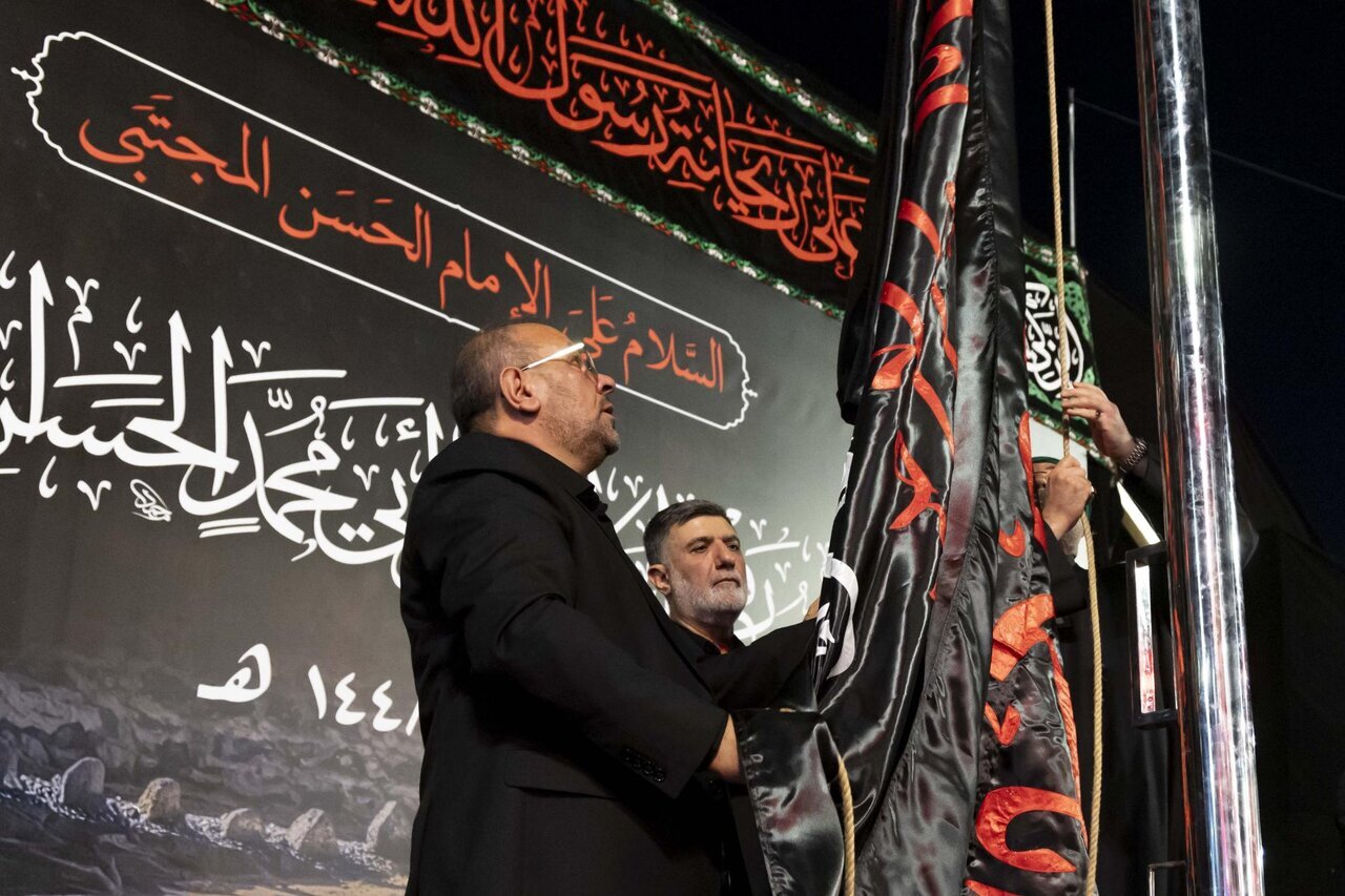 العتبة العباسیة ترفرف راية الحداد على الإمام الحسن المجتبى (ع)