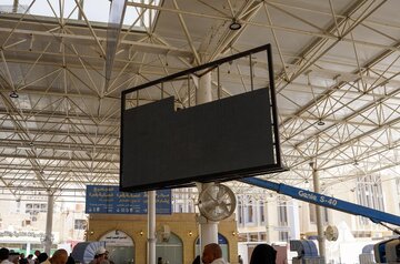 تقرير مصور/ تعزيز منظومة الشاشات استعدادًا لزيارة الأربعين في العتبة العلوية المقدسة  