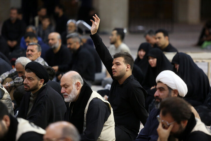 بدرقه خادمان حرم حضرت معصومه(س) برای خدمت به زائران اربعین حسینی +تصاویر