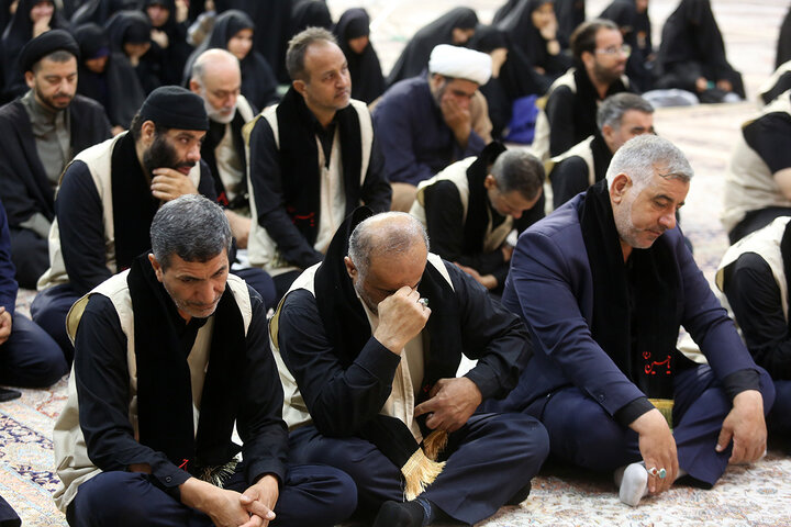 بدرقه خادمان حرم حضرت معصومه(س) برای خدمت به زائران اربعین حسینی +تصاویر