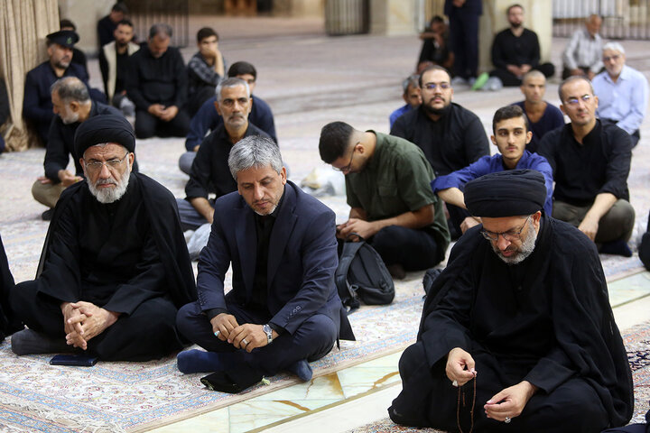 بدرقه خادمان حرم حضرت معصومه(س) برای خدمت به زائران اربعین حسینی +تصاویر