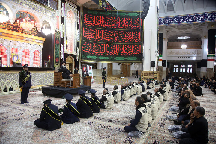بدرقه خادمان حرم حضرت معصومه(س) برای خدمت به زائران اربعین حسینی +تصاویر