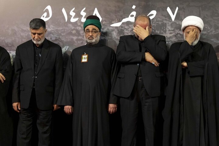 Foto / Hz. Abbas'ın (a.s) Türbesi’nde İmam Hasan’ın (a.s) Şehadet Yıl Dönümü Dolayısıyla Bayrağın Göndere Çekilmesinden Kareler