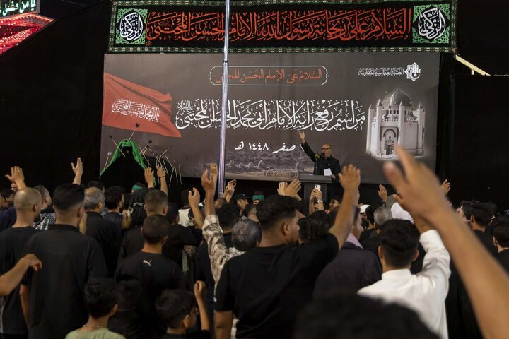 Foto / Hz. Abbas'ın (a.s) Türbesi’nde İmam Hasan’ın (a.s) Şehadet Yıl Dönümü Dolayısıyla Bayrağın Göndere Çekilmesinden Kareler