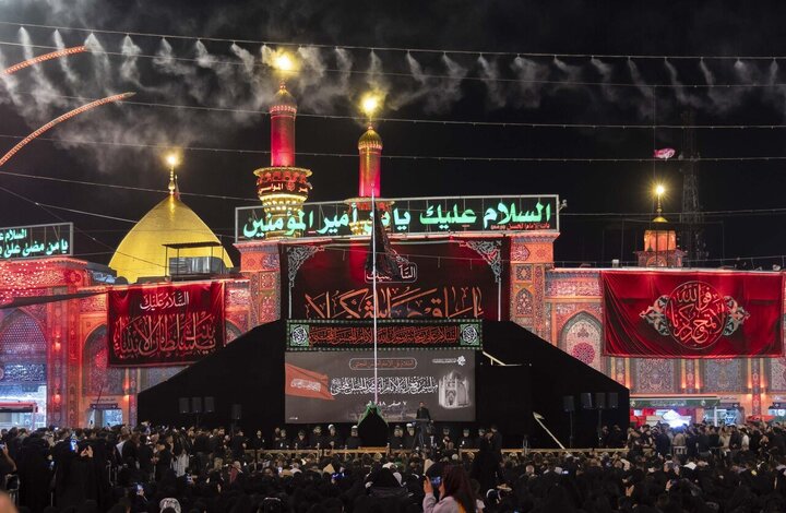 Foto / Hz. Abbas'ın (a.s) Türbesi’nde İmam Hasan’ın (a.s) Şehadet Yıl Dönümü Dolayısıyla Bayrağın Göndere Çekilmesinden Kareler