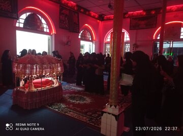 ပြည် မြို့ ကျောင်းကြီး ရှီအဟ် မတ်စ်ဂျစ်ဒ် တွင် အမျိုးသမီးများ၏ သခင်မလေးစကီနဟ် (စ.အ) အတွက် ပြုလုပ် သည့် အဇါဒါရီ မြင်ကွင်း ။ ။ Photos