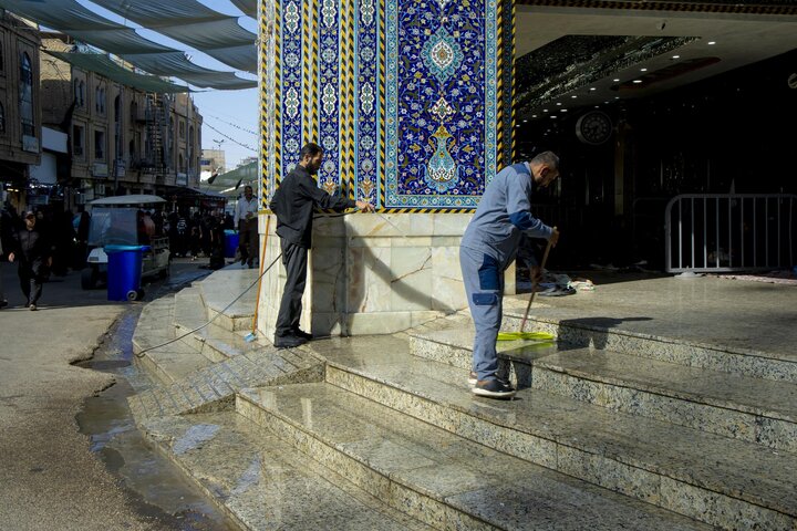 تقرير مصور/ غسل محيط العتبة العباسية المقدسة وتنظيفه