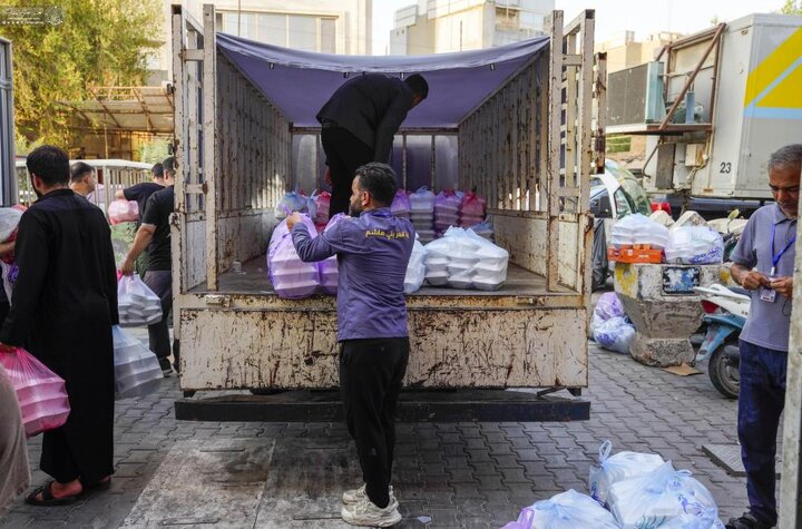 تقرير مصور/ تقديم أكثر من 100 ألف وجبة يوميًا للزائرين في العتبة العلويّة 