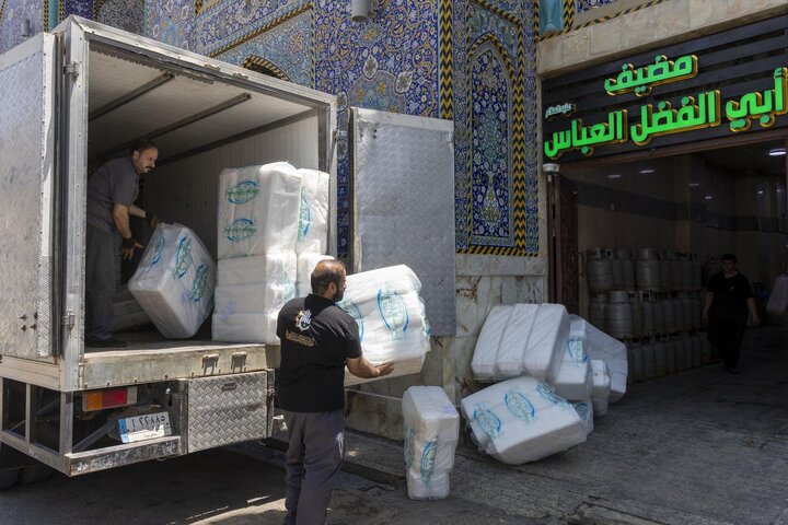 تقرير مصور/ افتتاح ثلاثة منافذ رئيسة لتوزيع وجبات الطعام لزائري الأربعين في العتبة العباسية 