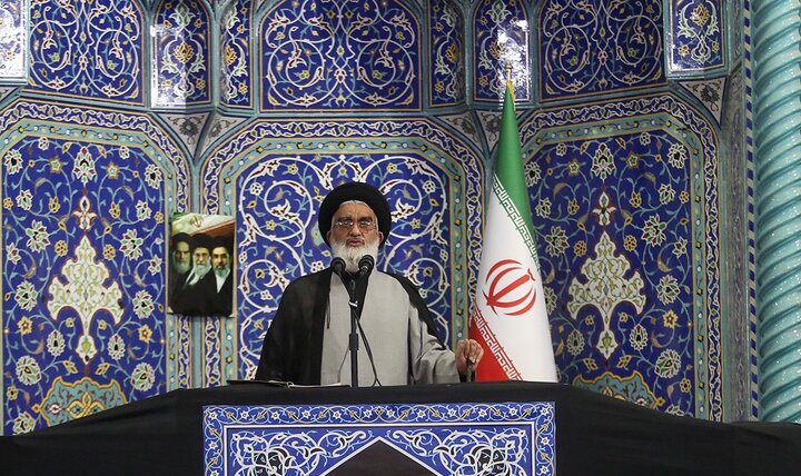 همبستگی مسلمین در مراسم اربعین پوزه دشمنان را به خاک می‌مالد