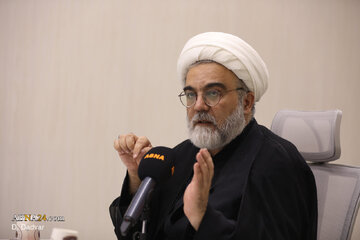 "Hucet-ul-îslam Qenberiyan anî ziman;Razê (Sira)‘xwînxwaziyê’ di dibistana Aşûrayê de /Tolhildana xwîna rêberê şehîd destpêka rê ye, ne dawiya wê ye"