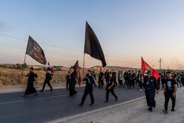 Wêneyên Nûçeyî / Meşîna Ziyaretvanên Erbaynê ji Nînewayê ber bi Kerbelayê