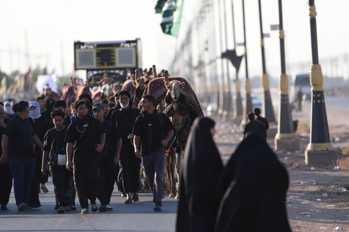 تقرير مصور/ موكب يؤدي عروض مسرحية عن الطف على مسرح متنقل بخمس محافظات عراقية