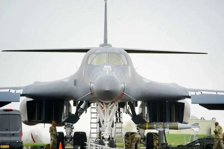 Mga Protesta ng mga Briton Laban sa Paggamit ng Amerika sa Fairford Base sa mga Pag-atake sa mga Sibilyang Imprastraktura ng Iran; Lumalagong Pagtutol