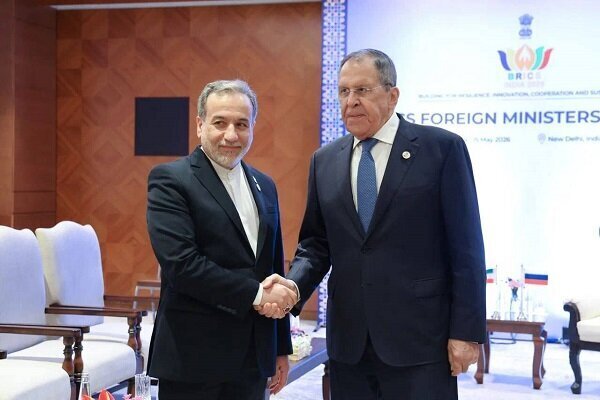 Araghchi tells Lavrov Iran determined to prevent US from using Strait of Hormuz to threaten its security
