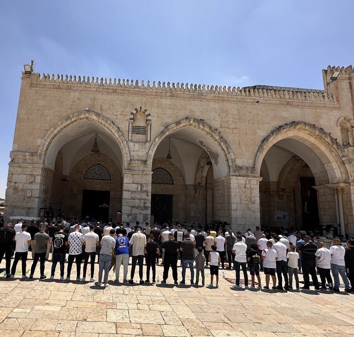 70,000 Palestinians Attend Friday Prayer at Aqsa Despite Israeli Restrictions