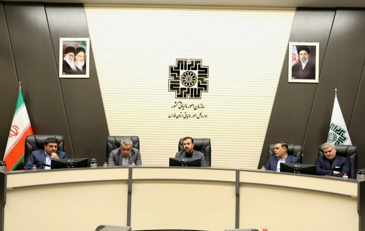 قرارگاه اقتصادی فارس باید با آرایش جنگی عمل کند