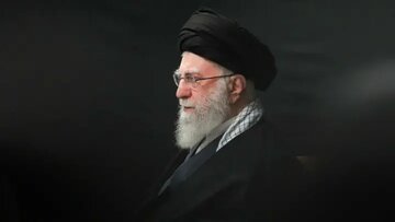 بازخوانی خاطرات دیدار با رهبر شهید در ویژه‌ برنامه «بزم واژه‌ها، یادمان امین ادب»