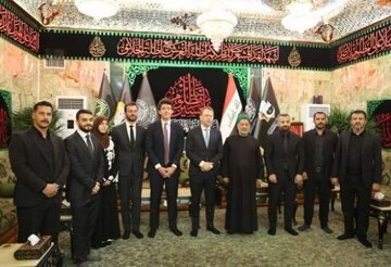 السفير الفرنسي یزور مرقد الإمام الحسين (ع)