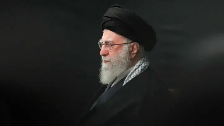 بازخوانی خاطرات دیدار با رهبر شهید در ویژه‌ برنامه «بزم واژه‌ها، یادمان امین ادب»