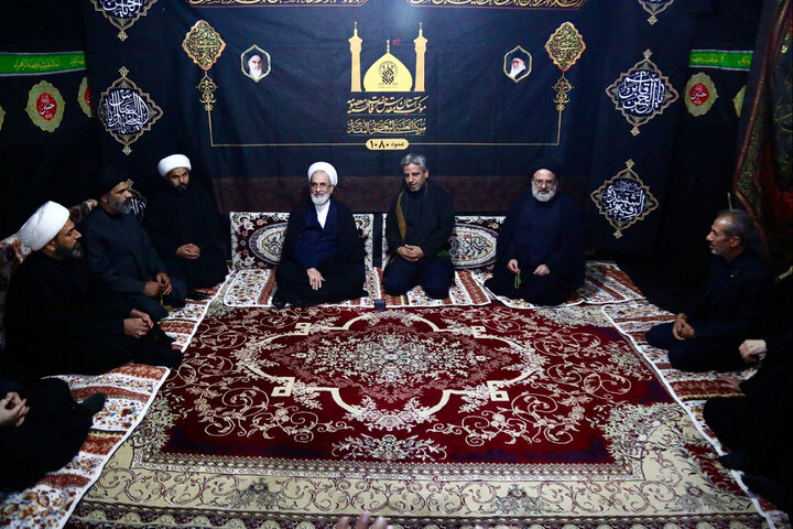 بازدید آیت‌الله اعرافی از موکب آستان مقدس حضرت معصومه (س) در مسیر پیاده‌روی اربعین + تصاویر