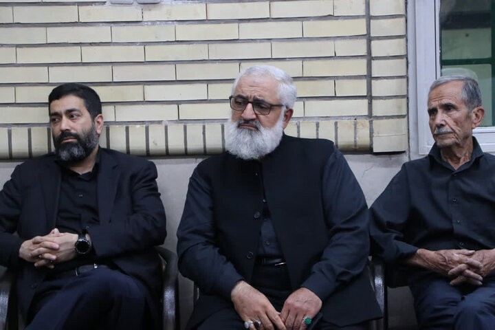 گزارش تصویری/ مراسم بزرگداشت رهبر شهید در مسجد جامع ازگل