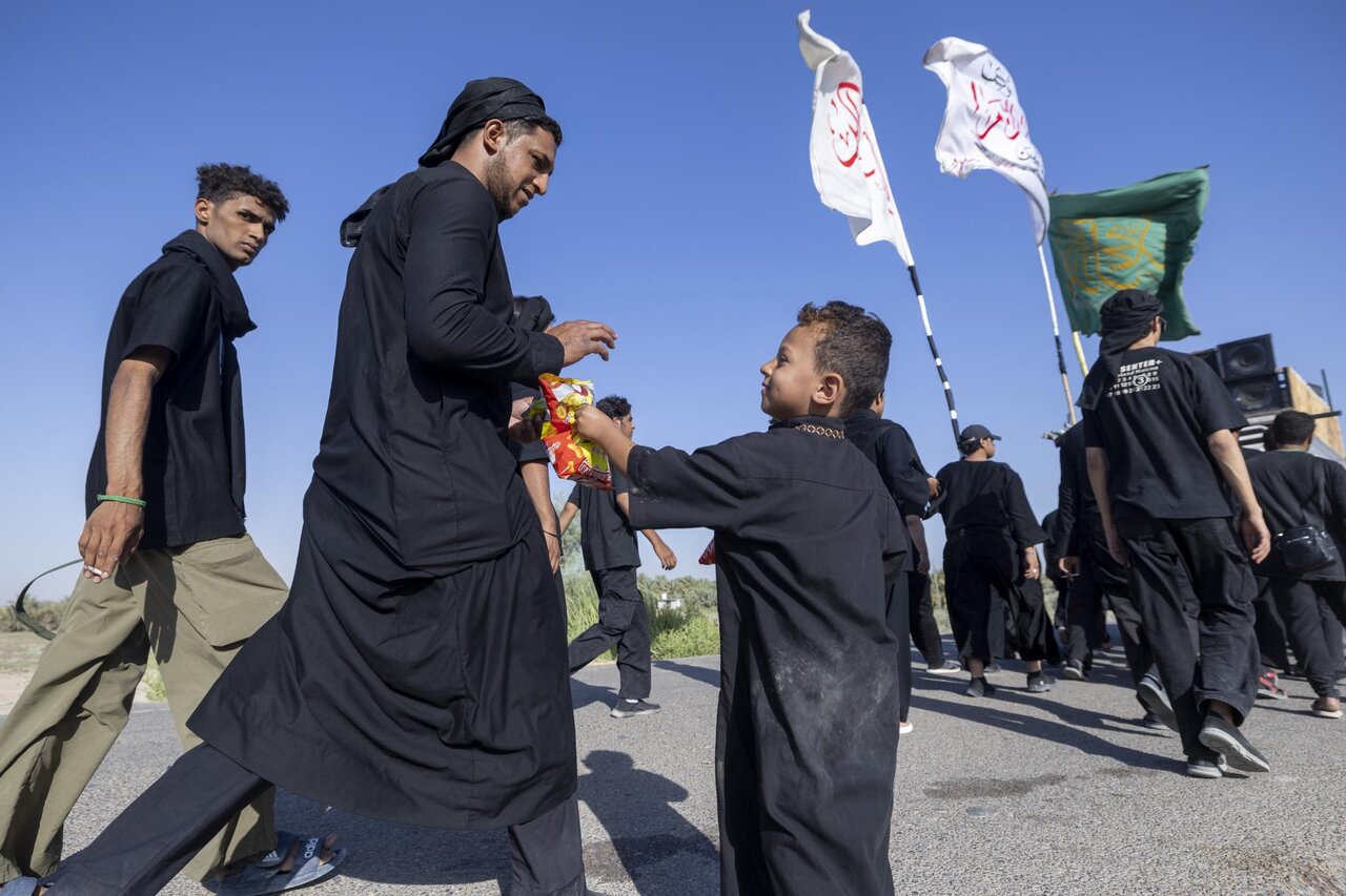 Hussaini processions in Al-Muthanna provide various services to visitors of Arbaeen (+Photos)