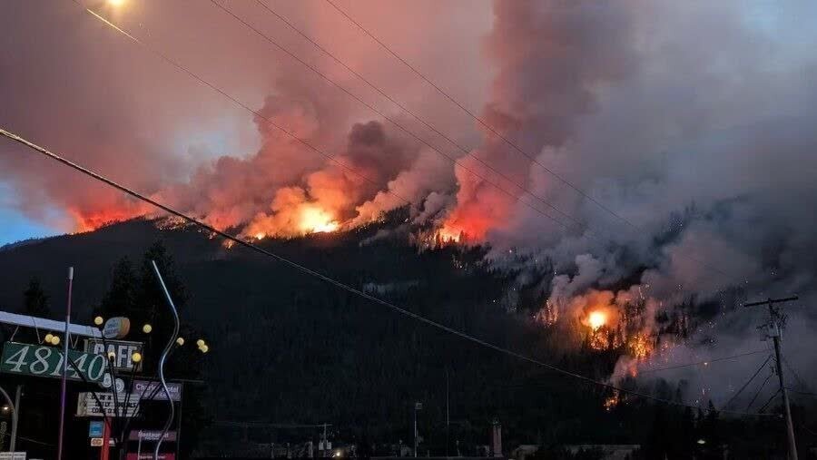 Malawakang sunog sa timog-kanluran ng France, malawakang paglikas sa rehiyon