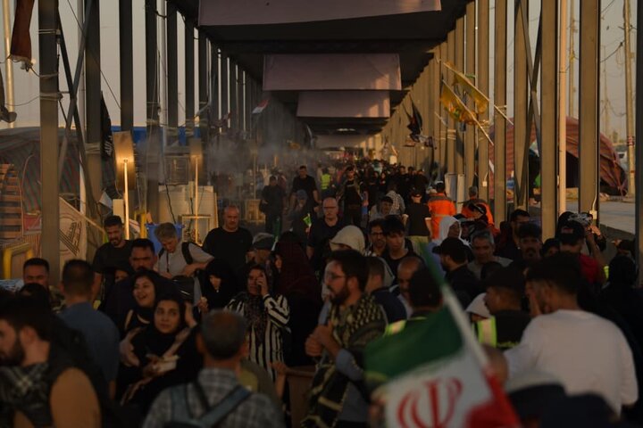 تقرير مصور/ منفذ زرباطية يشهد حركة دخول واسعة للزائرين الإيرانيين للمشاركة بأربعينية الامام الحسين(ع)
