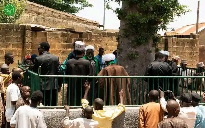 تقرير مصور/ الشيخ الزاكزاكي يقوم بزيارة تفقدية لمنازل الناس في مدينة زازو النيجيرية