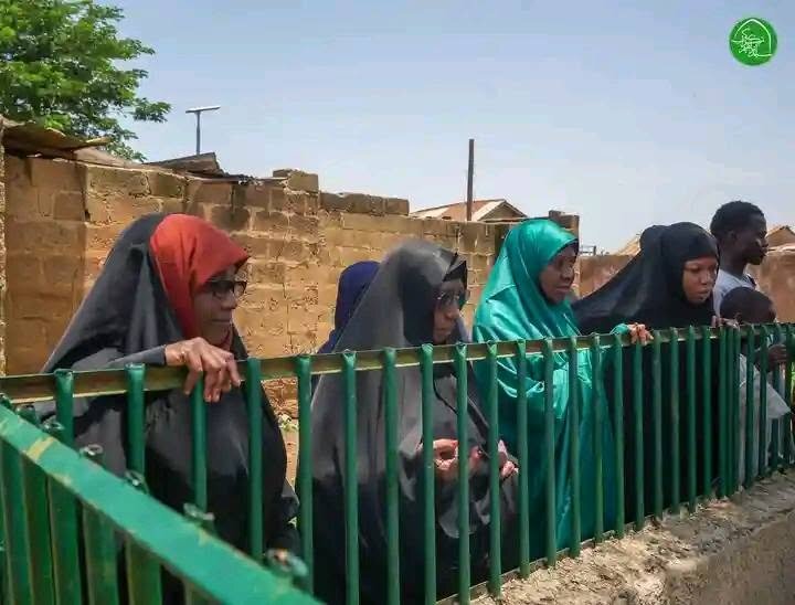 تقرير مصور/ الشيخ الزاكزاكي يقوم بزيارة تفقدية لمنازل الناس في مدينة زازو النيجيرية