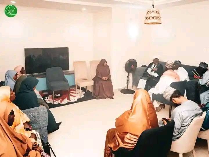 تقرير مصور/ الشيخ الزاكزاكي يقوم بزيارة تفقدية لمنازل الناس في مدينة زازو النيجيرية