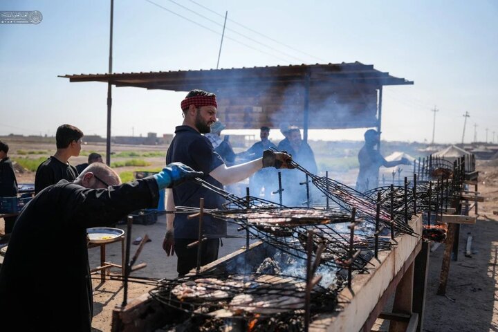 گزارش تصویری/ پذیرایی عراقی‌ها از زائران اربعین در مسیر پیاده‌روی به کربلا