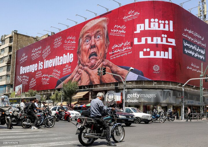 عکس خبری/ دیوارنگاه انتقام حتمی از ترامپ در میدان جمهوری تهران